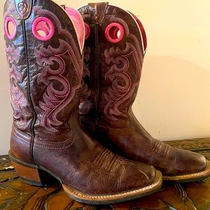 Ariat Cowgirl Boots 8.5